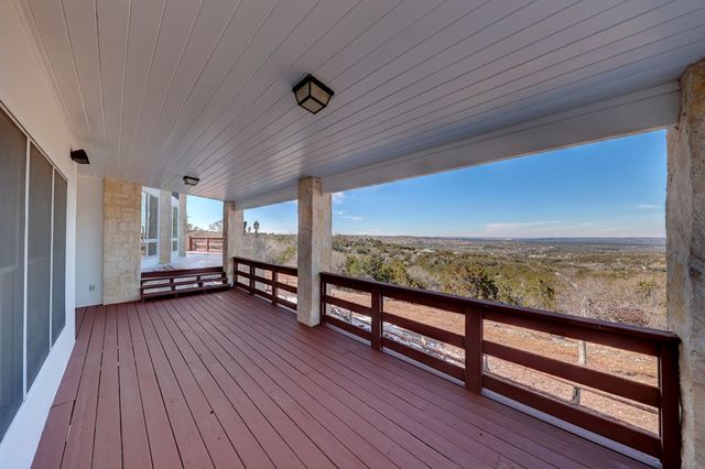 100 Lesiker Lane, Center Point, TX 78010