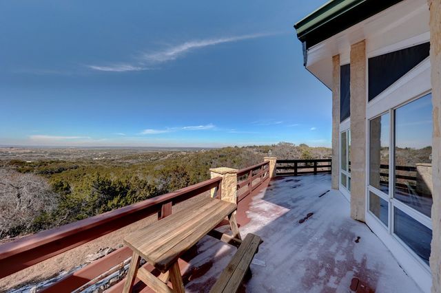 100 Lesiker Lane, Center Point, TX 78010