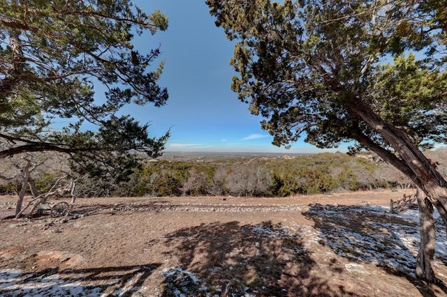 100 Lesiker Lane, Center Point, TX 78010