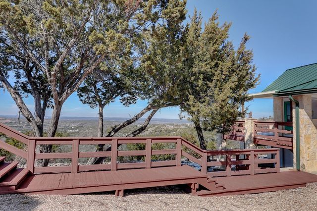 100 Lesiker Lane, Center Point, TX 78010