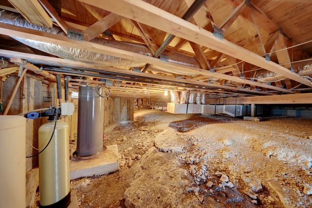 100 Lesiker Lane, Center Point, TX 78010