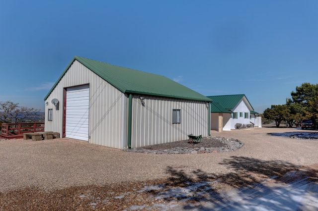 100 Lesiker Lane, Center Point, TX 78010