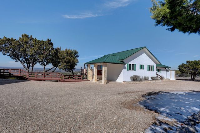 100 Lesiker Lane, Center Point, TX 78010