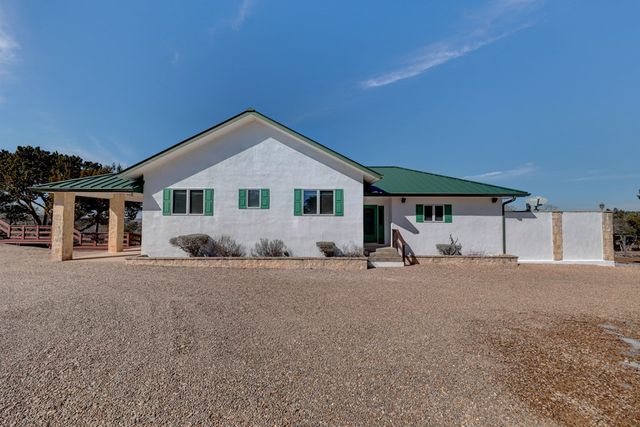 100 Lesiker Lane, Center Point, TX 78010