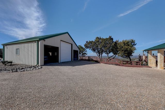 100 Lesiker Lane, Center Point, TX 78010