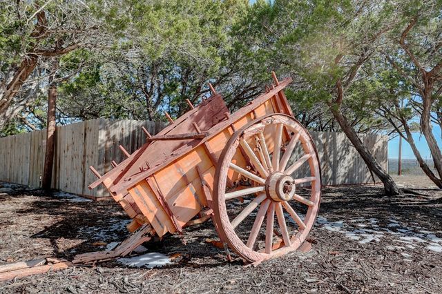 100 Lesiker Lane, Center Point, TX 78010