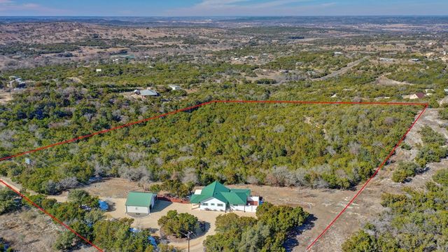 100 Lesiker Lane, Center Point, TX 78010