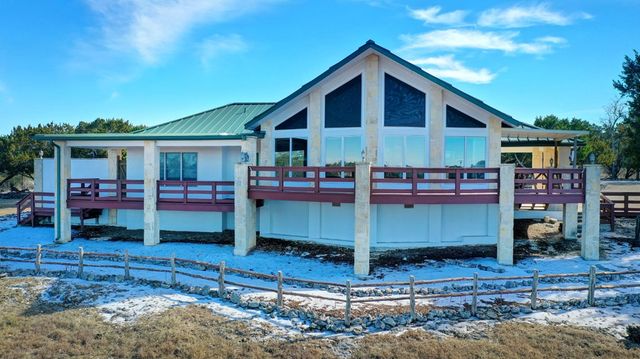 100 Lesiker Lane, Center Point, TX 78010