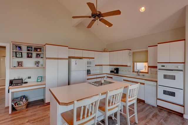 100 Lesiker Lane, Center Point, TX 78010