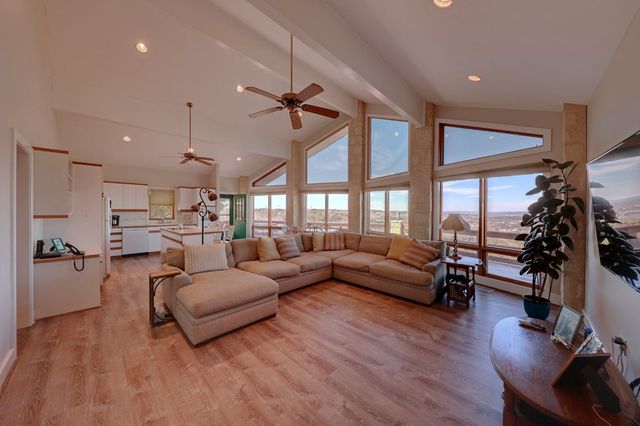 100 Lesiker Lane, Center Point, TX 78010