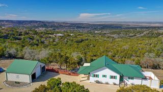 100 Lesiker Lane, Center Point, TX 78010