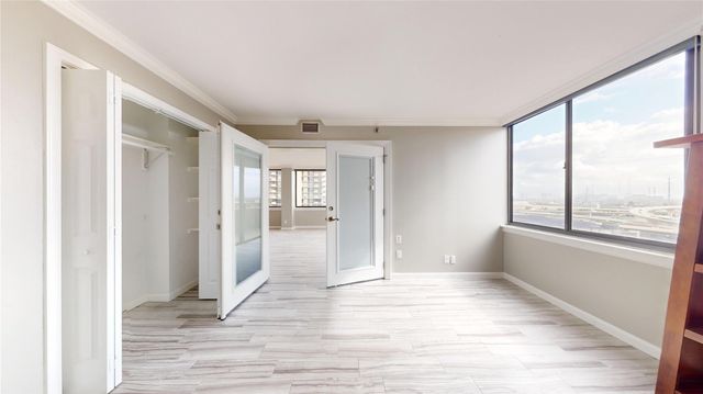 3525 Sage Road 1404, Houston, TX 77056