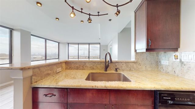 3525 Sage Road 1404, Houston, TX 77056