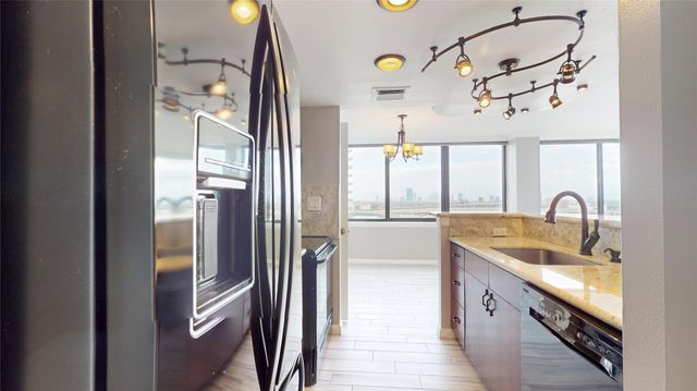 3525 Sage Road 1404, Houston, TX 77056