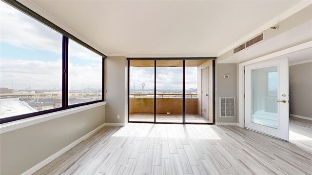 3525 Sage Road 1404, Houston, TX 77056