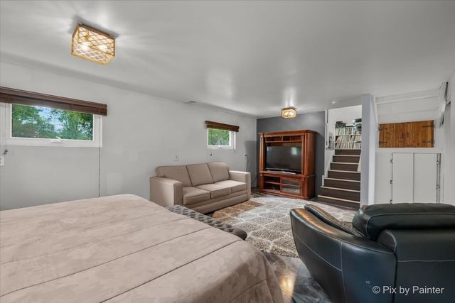 34W912 Clyde Parkway, St. Charles, IL 60174