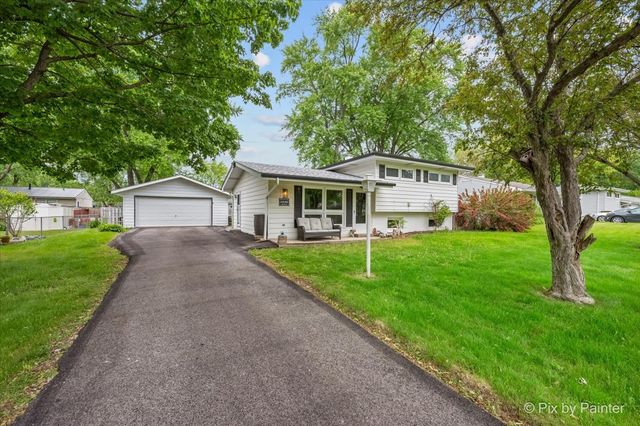 34W912 Clyde Parkway, St. Charles, IL 60174