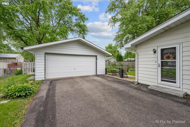 34W912 Clyde Parkway, St. Charles, IL 60174