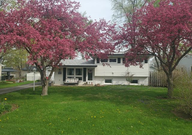 34W912 Clyde Parkway, St. Charles, IL 60174