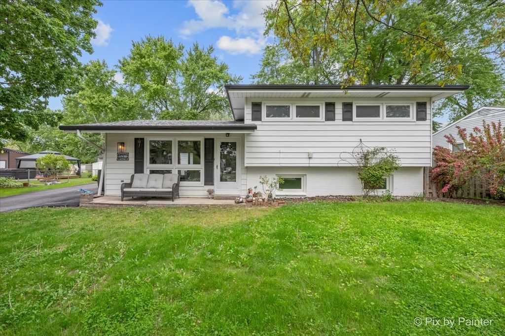 34W912 Clyde Parkway, St. Charles, IL 60174