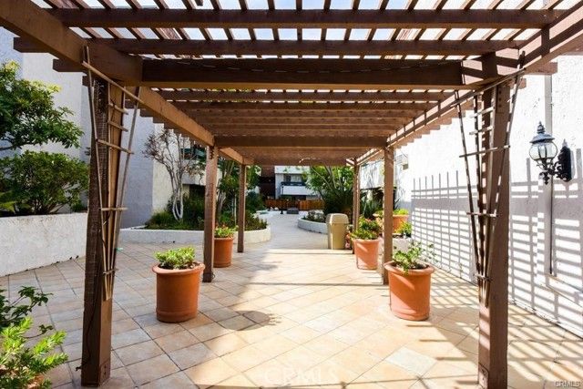 360 S Euclid 122, Pasadena, CA 91101