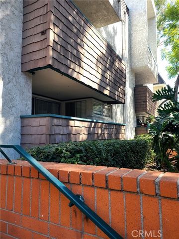 360 S Euclid 122, Pasadena, CA 91101