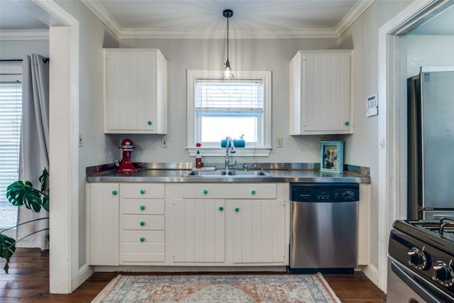 2824 Lee Street, Dallas, TX 75206