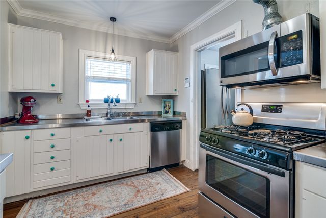 2824 Lee Street, Dallas, TX 75206