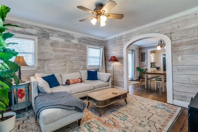 2824 Lee Street, Dallas, TX 75206