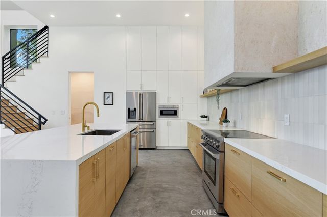 3949 Glenalbyn Drive, Los Angeles, CA 90065