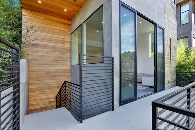 3949 Glenalbyn Drive, Los Angeles, CA 90065