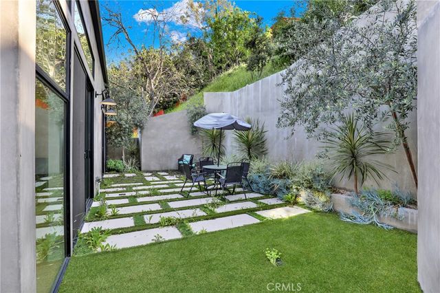 3949 Glenalbyn Drive, Los Angeles, CA 90065