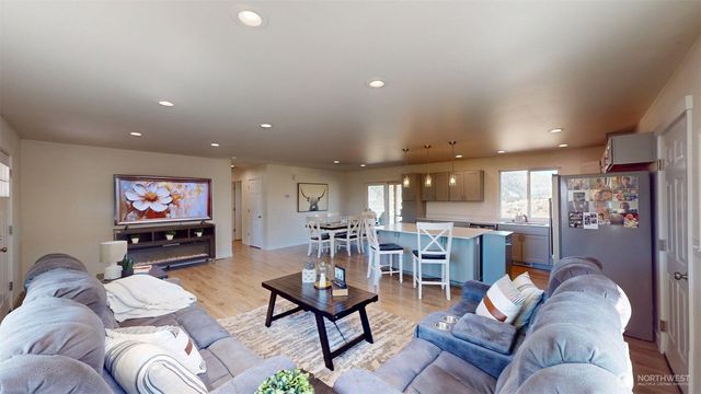 212 Hubbard Road, Riverside, WA 98849