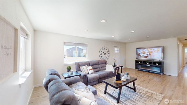 212 Hubbard Road, Riverside, WA 98849