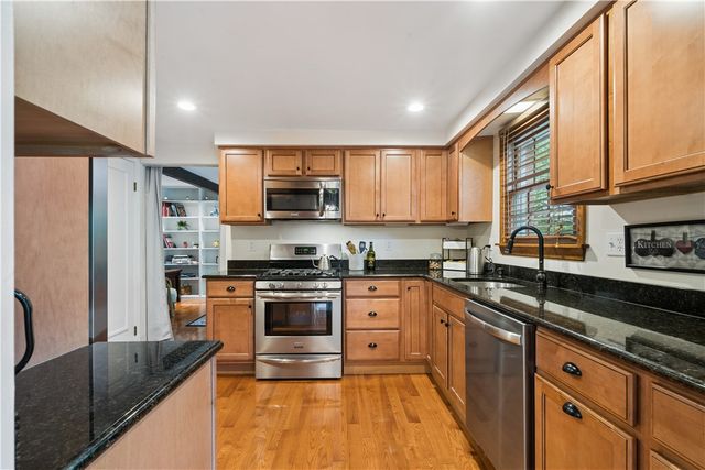 4107 Lee Manor Dr, Hampton, PA 15101