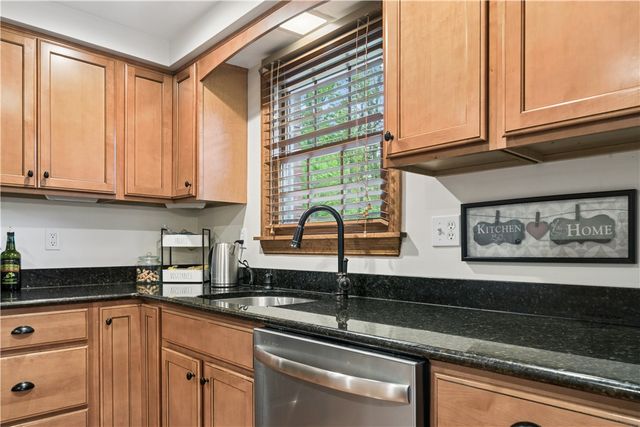4107 Lee Manor Dr, Hampton, PA 15101