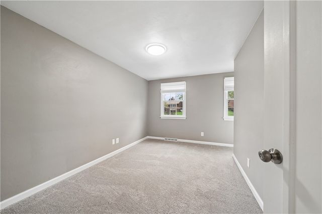 4107 Lee Manor Dr, Hampton, PA 15101