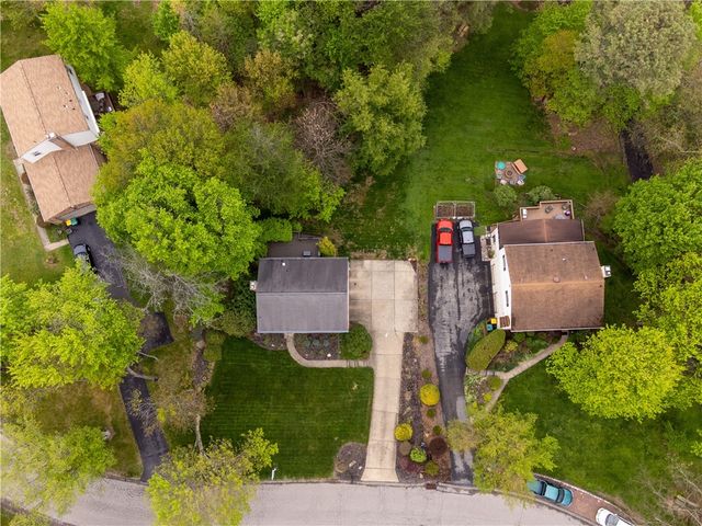 4107 Lee Manor Dr, Hampton, PA 15101