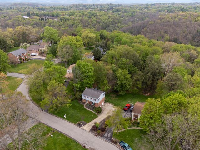4107 Lee Manor Dr, Hampton, PA 15101