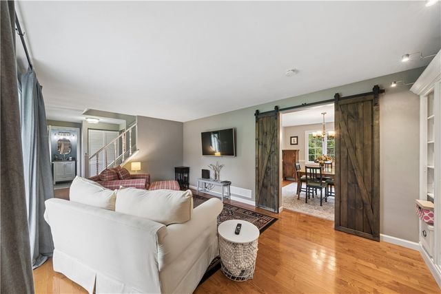 4107 Lee Manor Dr, Hampton, PA 15101