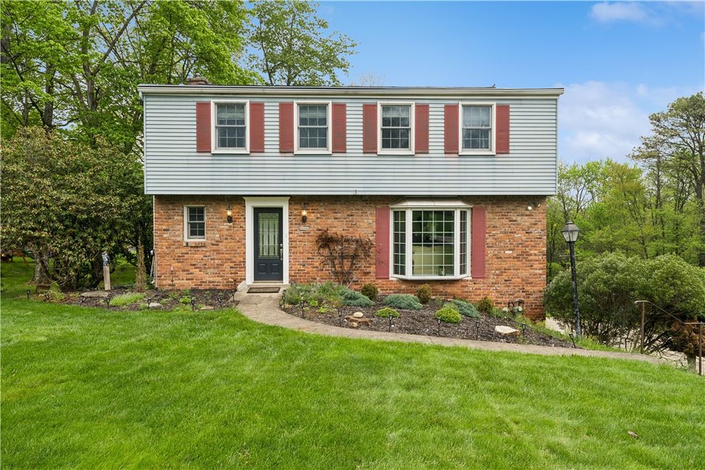 4107 Lee Manor Dr, Hampton, PA 15101