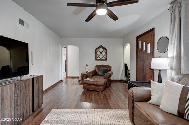 1421 Grand Avenue, Carthage, MO 64836