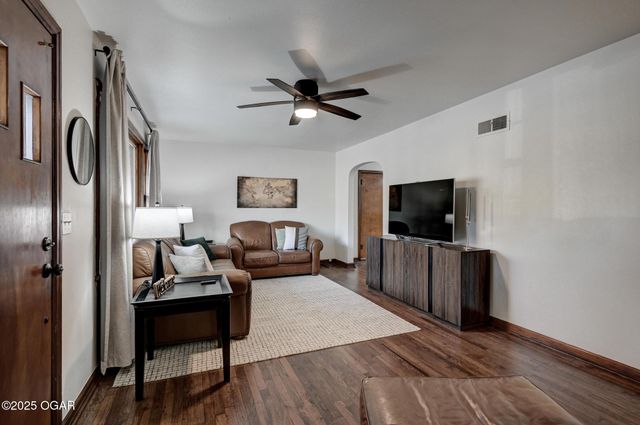 1421 Grand Avenue, Carthage, MO 64836