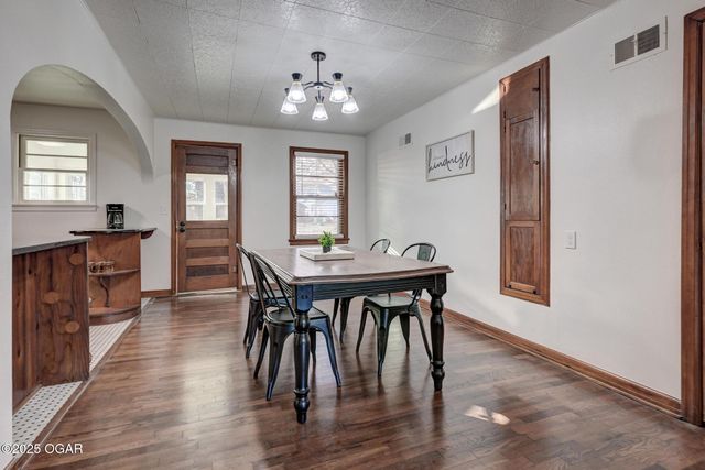 1421 Grand Avenue, Carthage, MO 64836