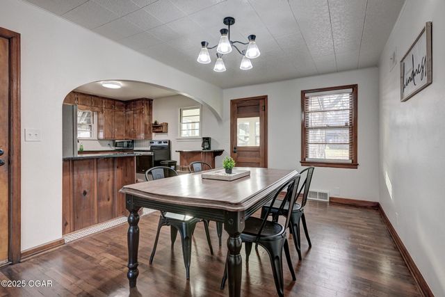 1421 Grand Avenue, Carthage, MO 64836