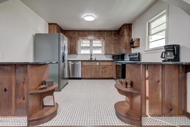 1421 Grand Avenue, Carthage, MO 64836