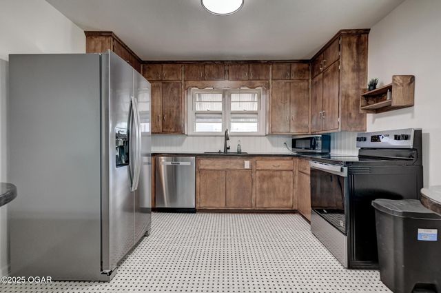 1421 Grand Avenue, Carthage, MO 64836