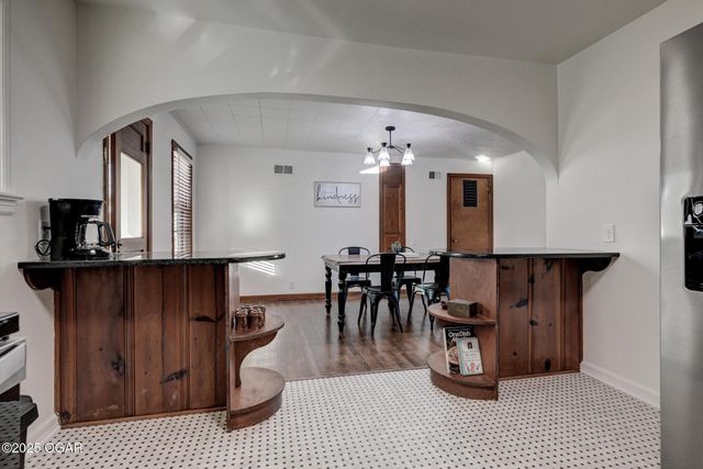 1421 Grand Avenue, Carthage, MO 64836