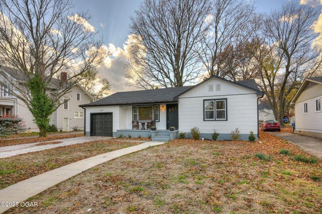 1421 Grand Avenue, Carthage, MO 64836