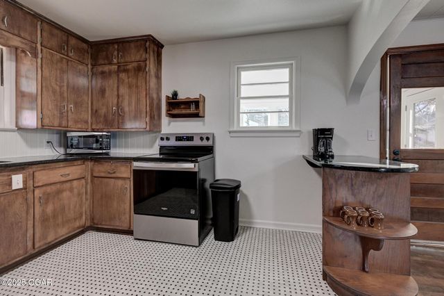 1421 Grand Avenue, Carthage, MO 64836